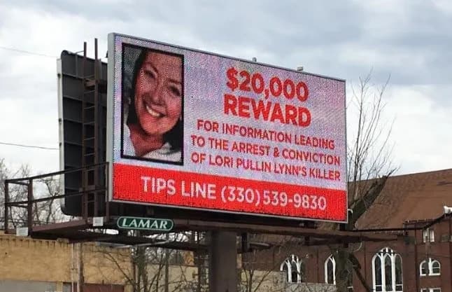 Billboard offering a $20,000 reward for information on Lori Lynn's killer